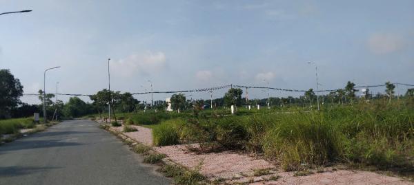 Bán đất thổ cư 135m2, đường 12m, gần Chợ Đức Hoà, giá chỉ 950 triệu